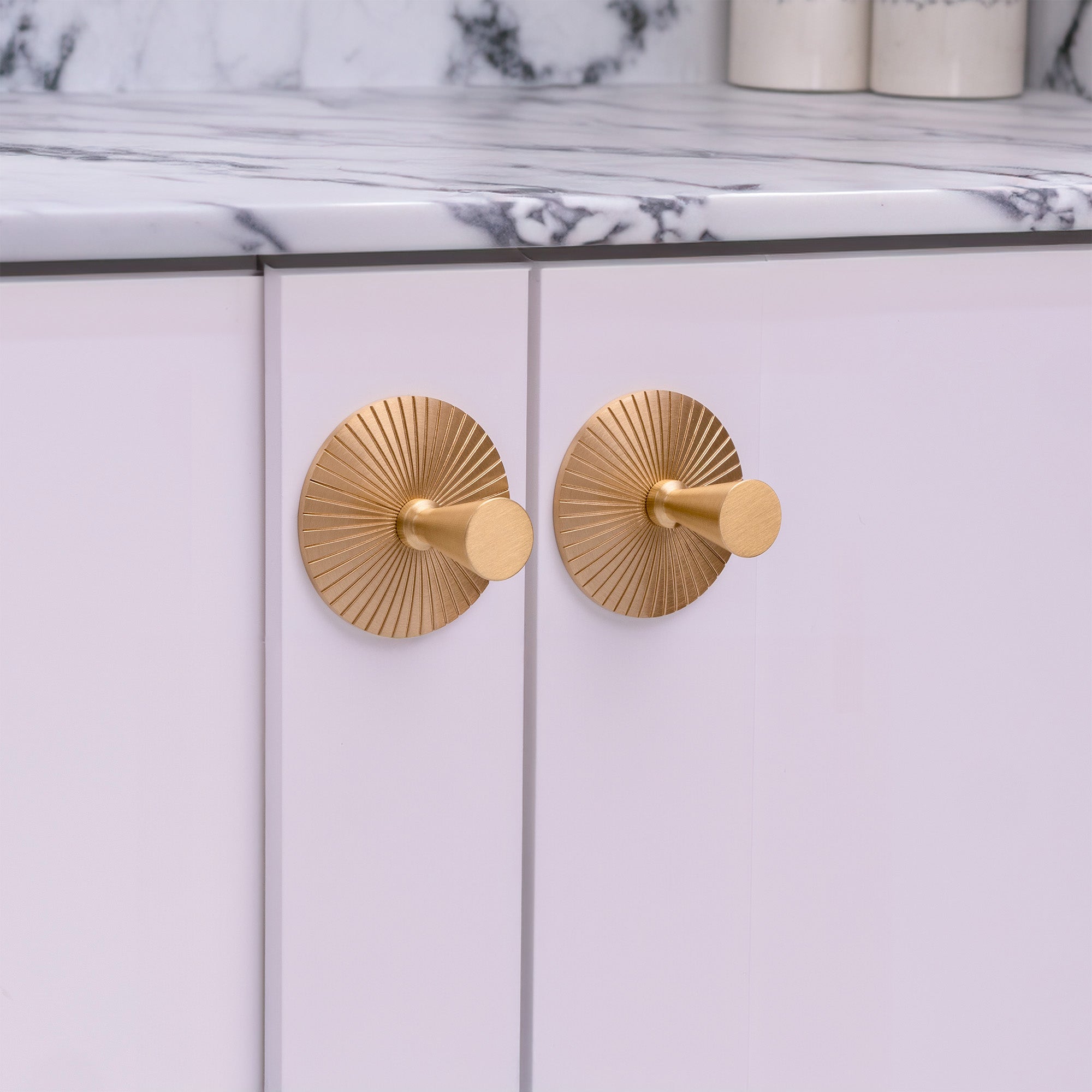 1.9" Round Starburst Brass Backplate with Knob