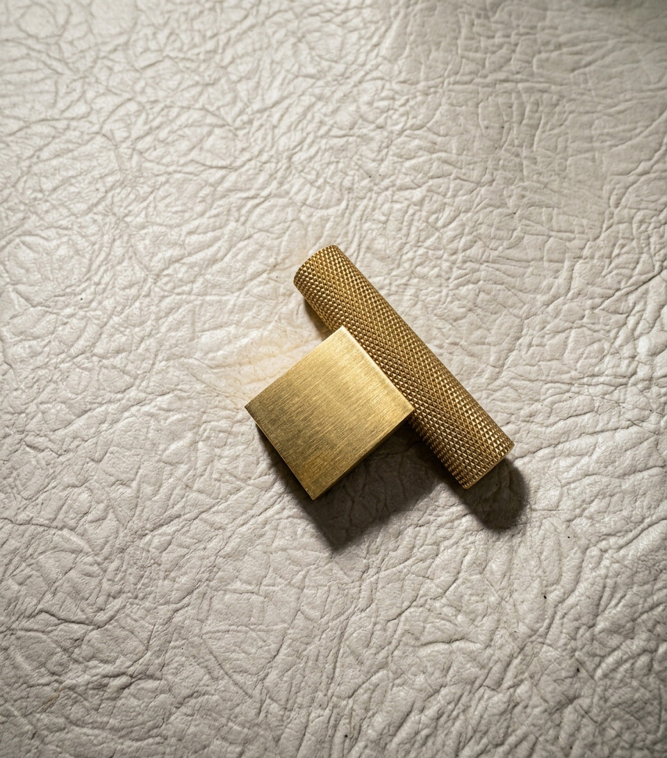 Vanderbilt Brass Knurled Knob