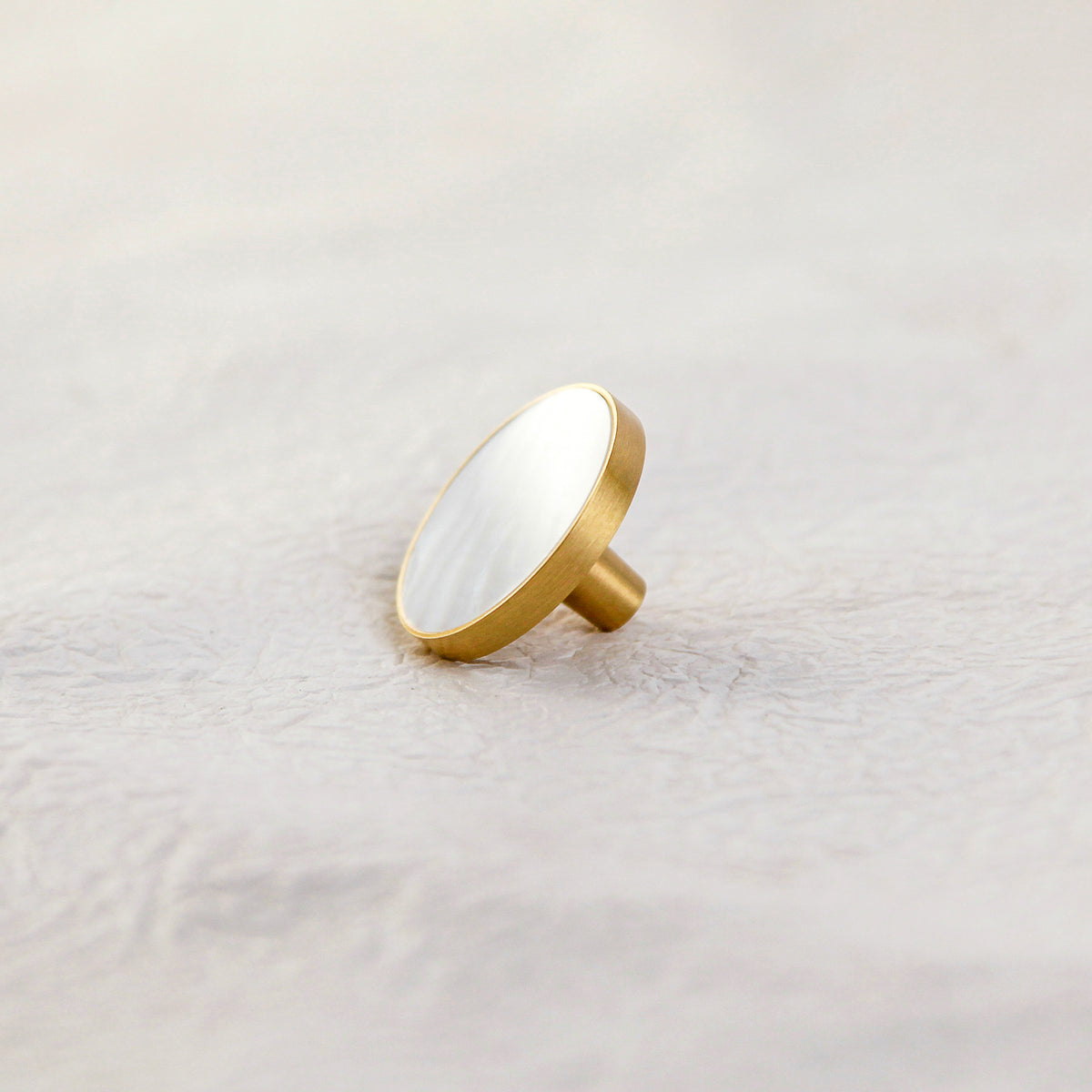 Shell Inlay Round Modern Solid Brass Kitchen Cabinet Hardware Knob in